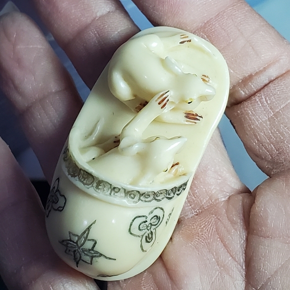 Netsuke Reproduction 2 Tiny Mice Surippa Slipper Kimono Toggle Resin China Resin - Picture 5 of 6